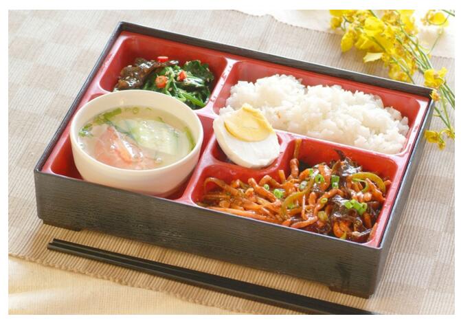 二葷+一素+米飯+例湯
