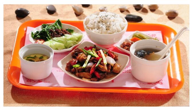 二葷+一素+米飯+例湯
